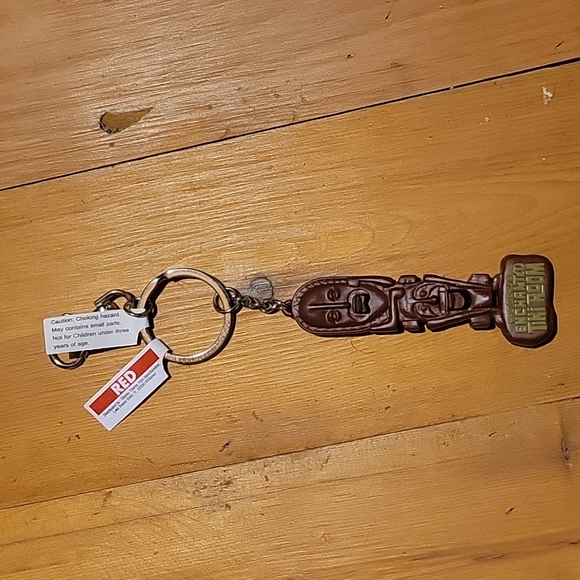 New Disney enchanted tiki room keychain - Picture 1 of 3
